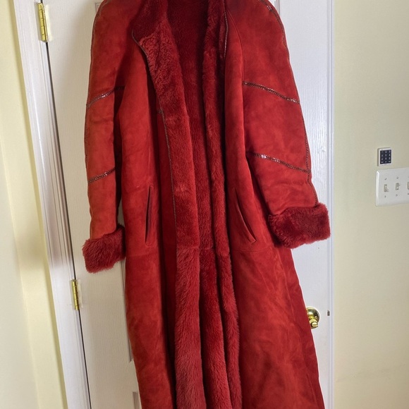 VINTAGE 100% Authentic Red Shearling Coat with leather trim​ - Picture 6 of 13